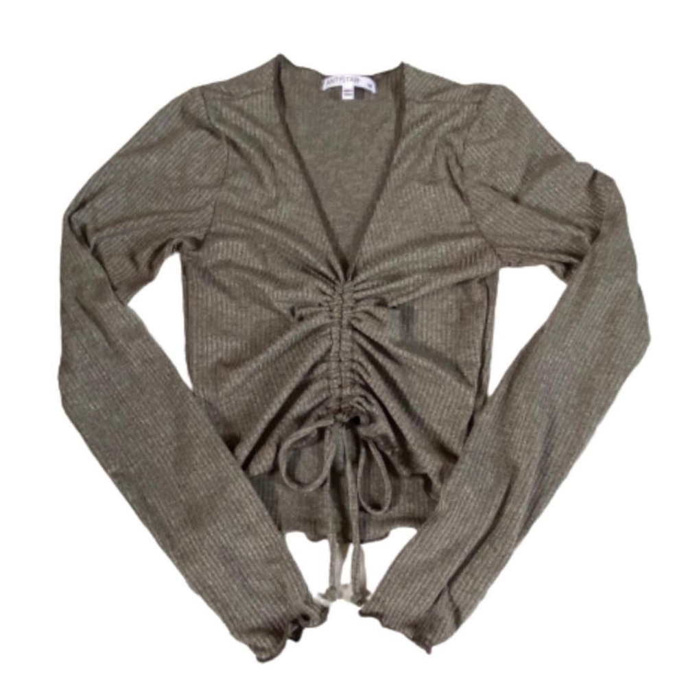 Trendy grey long sleeve crop top